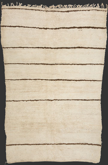 TM 2433, Beni Ouarain rug with looped pile, north-eastern Middle Atlas, Morocco, 1980s/90s, fine texture + comparably quite old, ca. 295 x 200 cm (9' 8'' x 6' 8''), high resolution image + price on request







